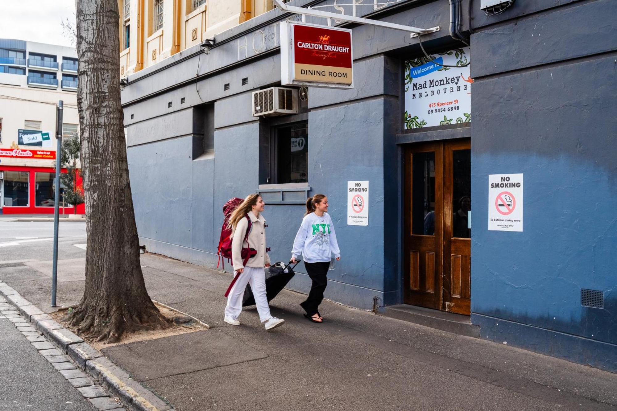 Mad Monkey Melbourne Hostel Exterior photo