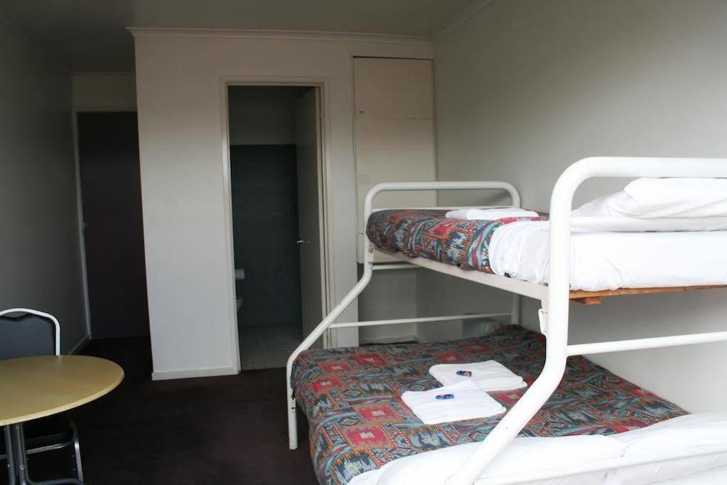 Mad Monkey Melbourne Hostel Exterior photo