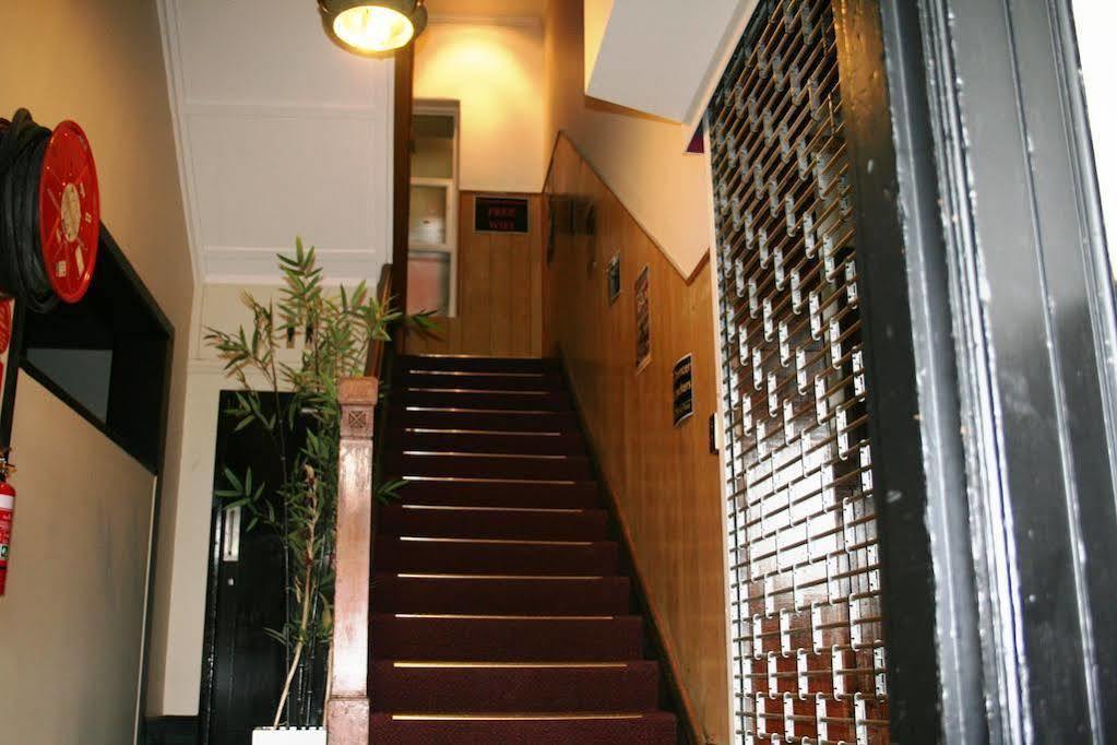 Mad Monkey Melbourne Hostel Exterior photo